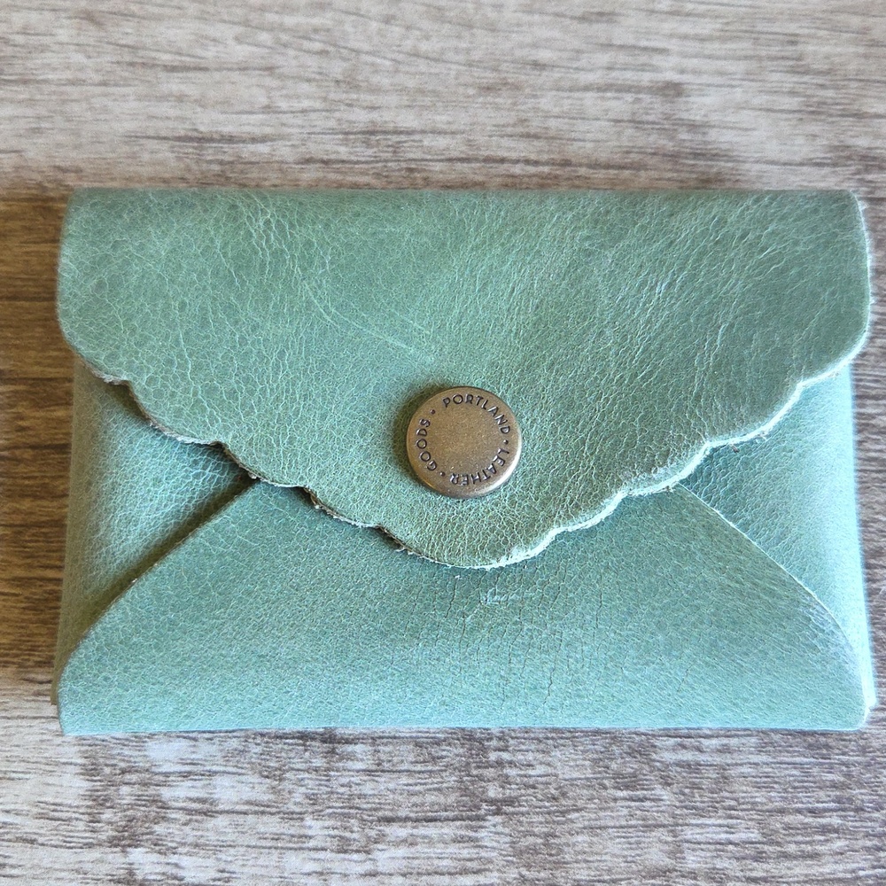 🌲 Portland Leather AP Mini Daisy Wallet!